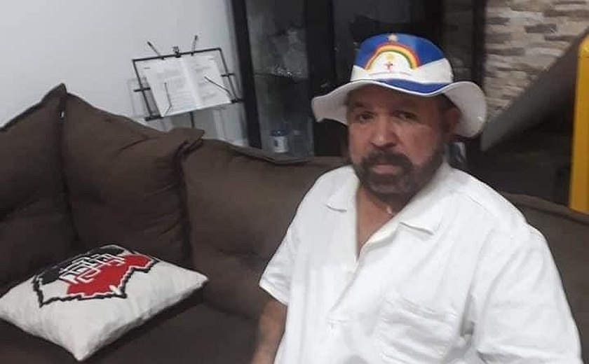 Fundador do bloco 'A Mulher da Capa Preta', Marcos Catende morre aos 65 anos