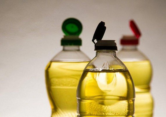 Descarte correto do óleo de cozinha usado evita danos ao meio ambiente
