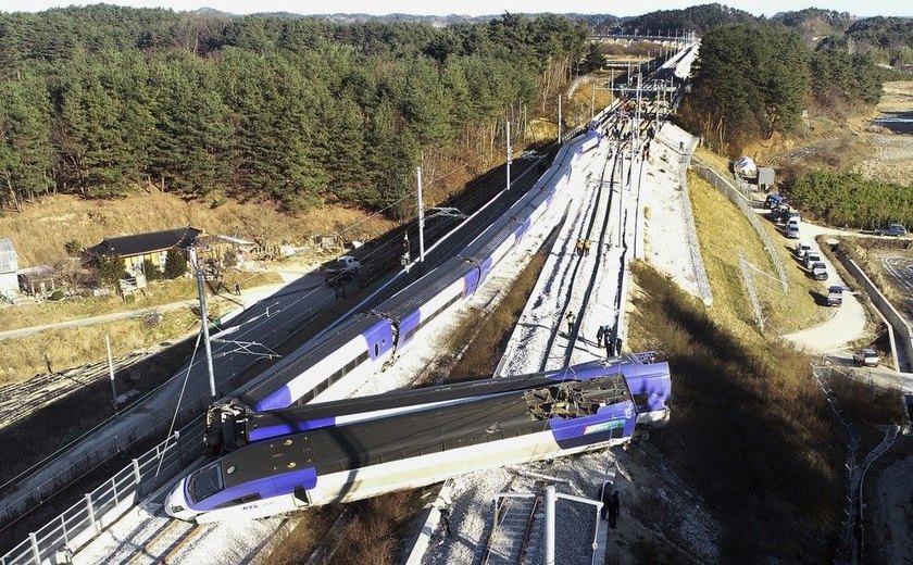 Trem de alta velocidade descarrila e deixa 14 feridos na Coreia do Sul