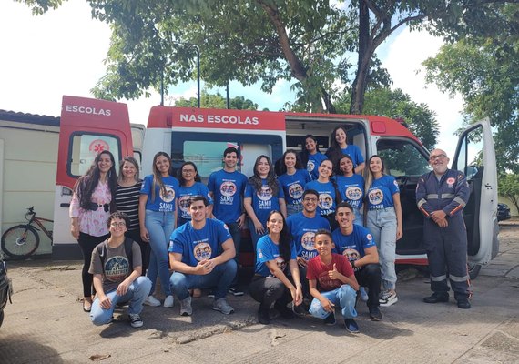 Samu nas Escolas leva noções de primeiros socorros a alunos de escola em Maceió