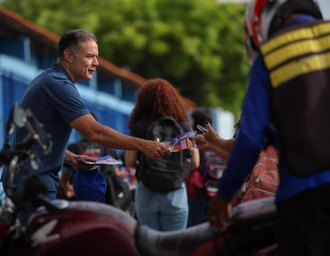 Renan Filho apresenta Cartão Escola 1000 a estudantes no Jacintinho