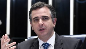 'Governo deve aceitar dividir lucros da Petrobras com a população', diz presidente do Senado