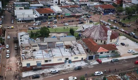 Cidade devastada por tornado tem 2 mil pessoas sem luz; 32 seguem internados