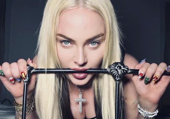 Madonna se torna a primeira mulher a entrar para lista de 10 melhores álbuns da Billboard 200