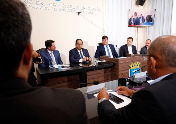 Em primeira sessão legislativa, prefeito Bocão e deputado Alexandre anunciam construção do Hospital Municipal