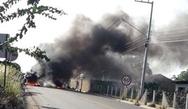 Em protesto contra mineradora, moradores bloqueiam rodovia em Craíbas