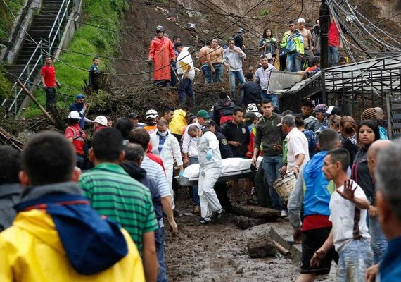 Número de mortos vítimas de chuvas na Colômbia sobe para 16