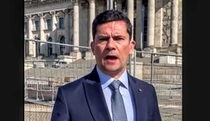 Moro vai à Alemanha sem agenda, faz turismo e é homenageado por time da 8ª divisão