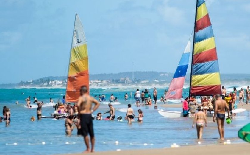 Em alta temporada, verão aquece turismo e deve atrair 500 mil visitantes a Alagoas