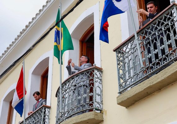 Governador celebra Proclamação da República e assina convênio para construção de unidades habitacionais