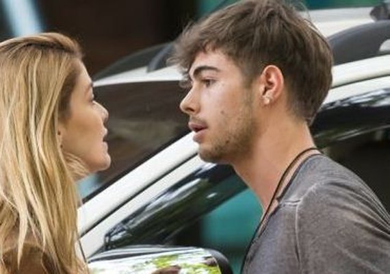 Novela 'Rock Story': Léo desmaia após fora de Diana no altar. 'Não posso casar'