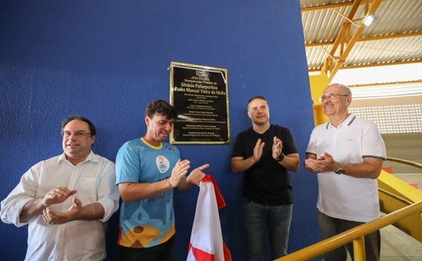 Governador Renan Filho entrega ginásio esportivo em Penedo
