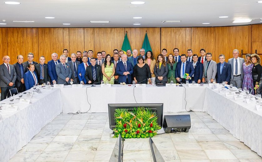 Presidente da AMA participa de reunião com presidente Lula, em Brasília