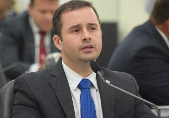 Deputados saem em defesa de Bruno Toledo contra 'ataques' do Sinteal