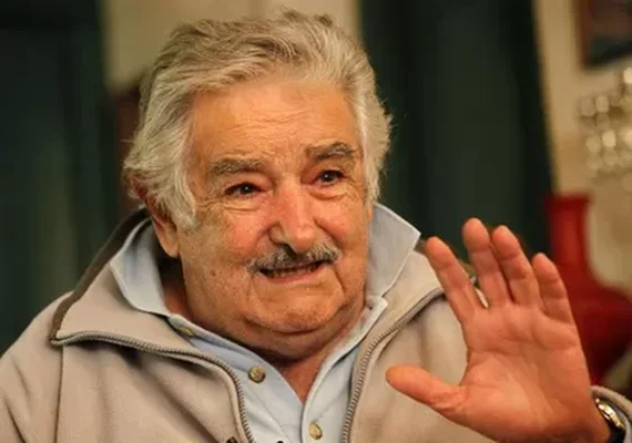 Ex-presidente uruguaio José Mujica anuncia tumor no esôfago