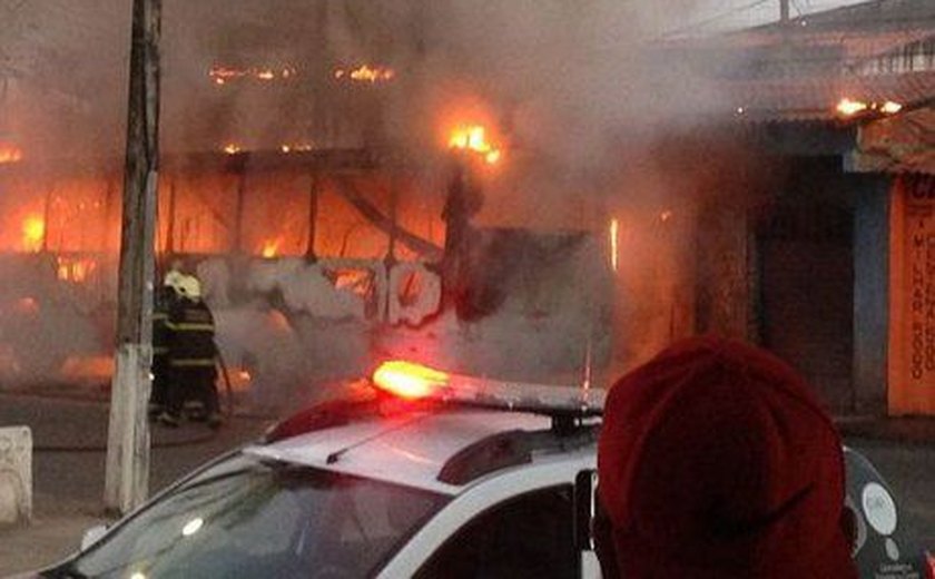 Fortaleza vive onda de terror, em 2º dia seguido de ataques a ônibus e prédios públicos