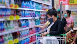 Decreto em Maceió limita acesso a supermercados a uma pessoa por família