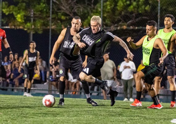 Areninha da Pajuçara recebe Mc Daniel e influenciadores para disputa de futebol