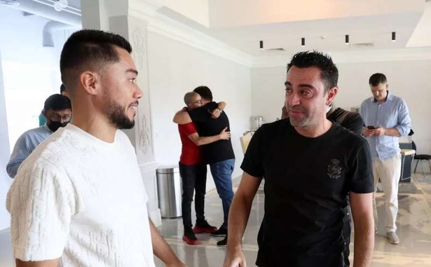 Xavi se emociona na despedida do Al-Sadd após se acertar com o Barcelona