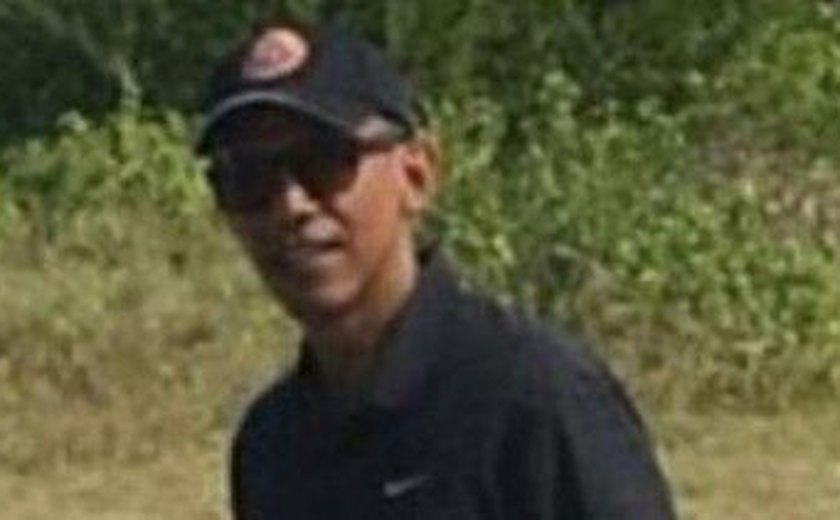 Obama é clicado de bermuda e boné durante férias no Caribe