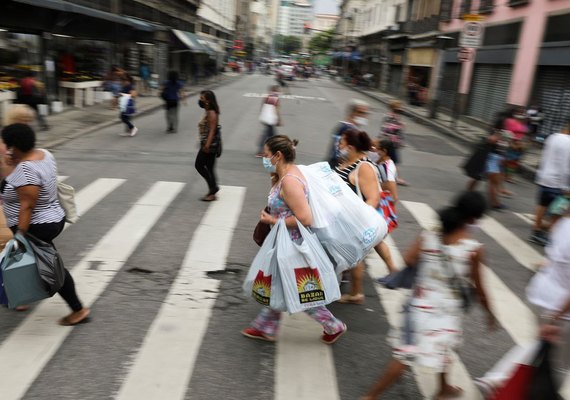 Em 24 horas, Brasil registra 721 mortes e 34 mil novos casos de Covid-19