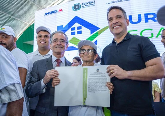 Dignidade e emoção marcam entrega de 500 títulos de terra para trabalhadores rurais