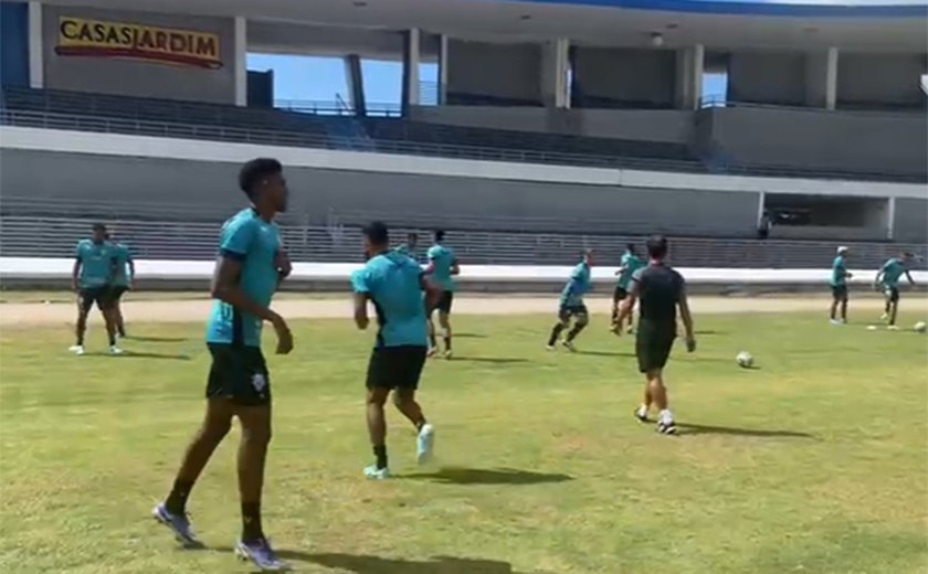 CSA realiza treino no estádio Rei Pelé