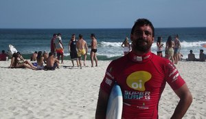 Surfista brasileiro Leo Neves morre durante prova no Rio de Janeiro