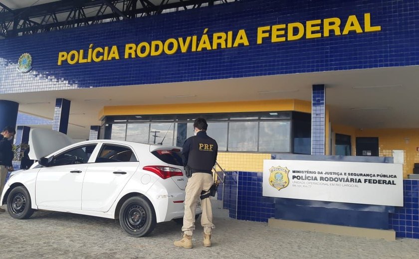 PRF recupera veículo roubado e prende homem por receptação em Rio Largo