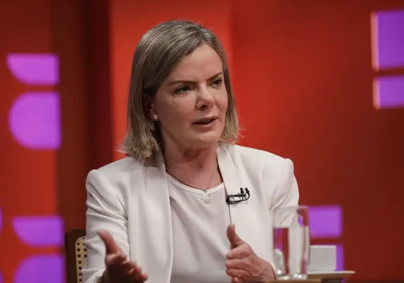 Gleisi diz que políticos de direita querem Estados Unidos intervindo no Brasil