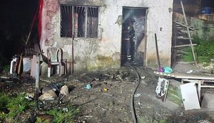 Incêndio destrói residência no bairro do Prado