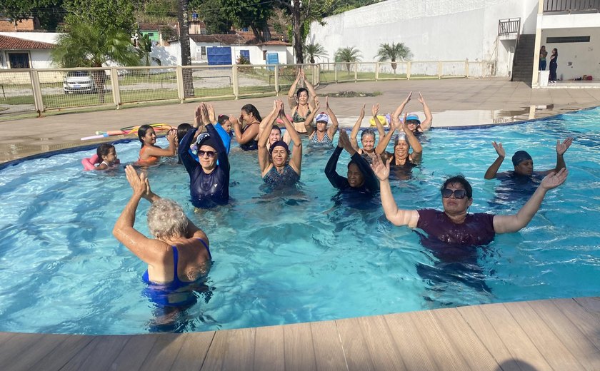 Posto de Atendimento Médico dos Flexais oferece aulas de hidroginástica para moradores