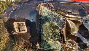 Em Arapiraca, colisão envolvendo caminhonete e dois carros deixa dois homens mortos