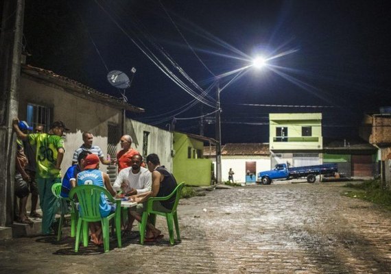 Melhoria da iluminação pública retoma uso de espaços públicos em Maceió