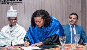 Pollyanna Almeida toma posse como nova reitora da Uncisal ao lado do vice-reitor Henrique de Oliveira Costa