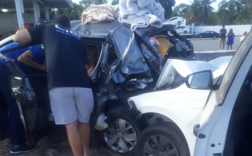 Colisão entre veículos deixa homem gravemente ferido em Junqueiro