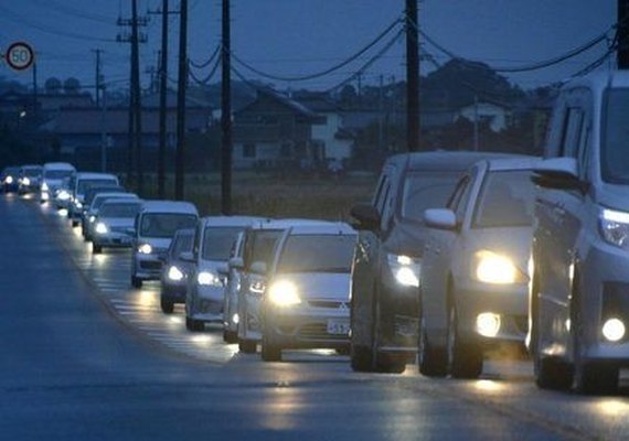 Japão tem terremoto de 7,3 e tsunami se aproxima da costa