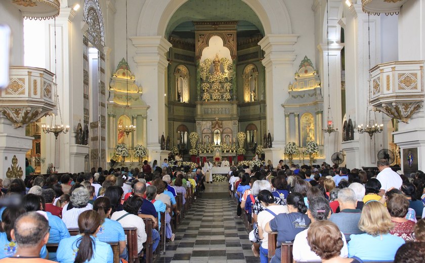 Missas e procissão marcam festa da padroeira de Maceió