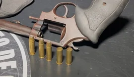 Arma de fogo e munições são apreendidas no bairro de Ipioca