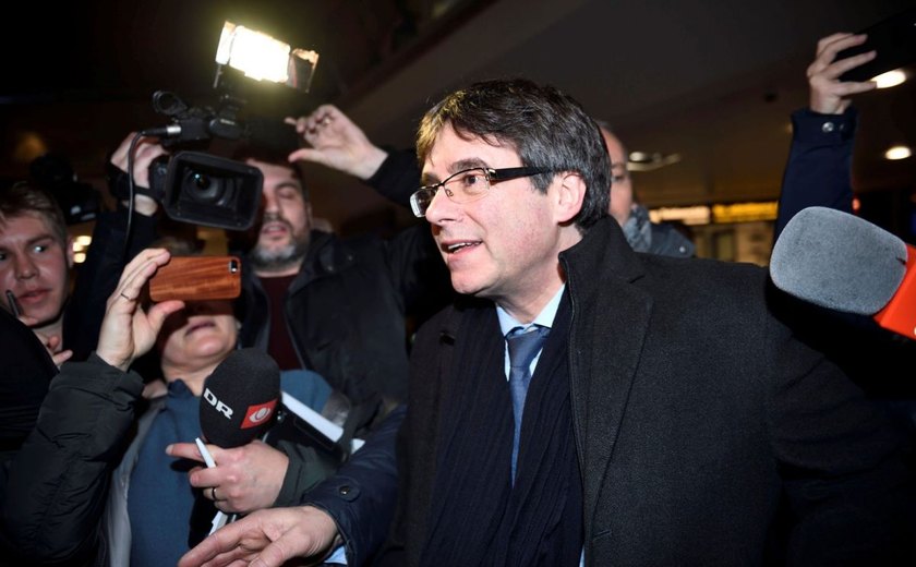 Tribunal Constitucional suspende candidatura de Puigdemont à presidência da Catalunha
