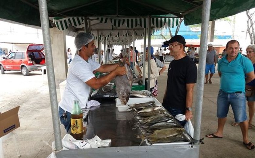 Feira do Peixe Vivo comercializa nove toneladas de pescados na Semana Santa