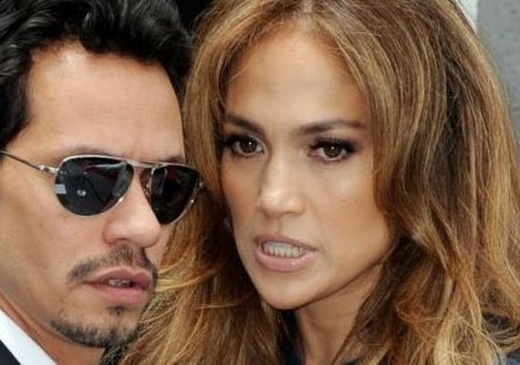 Depois de beijo em show, Jennifer Lopez reata com ex-marido e marca data de casamento