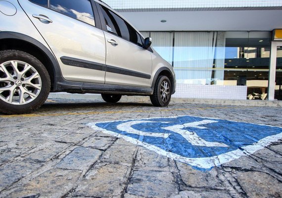 Aumentam infrações por estacionamento em vagas prioritárias