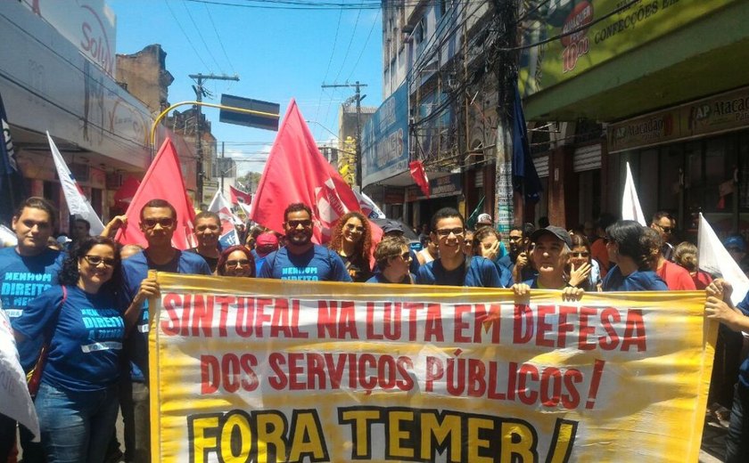 Protesto contra reforma da Previdência toma ruas de Maceió