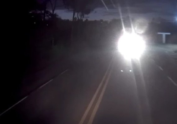 Sargento da PM morre em colisão frontal entre carro e caminhão na BR-104, em Branquinha