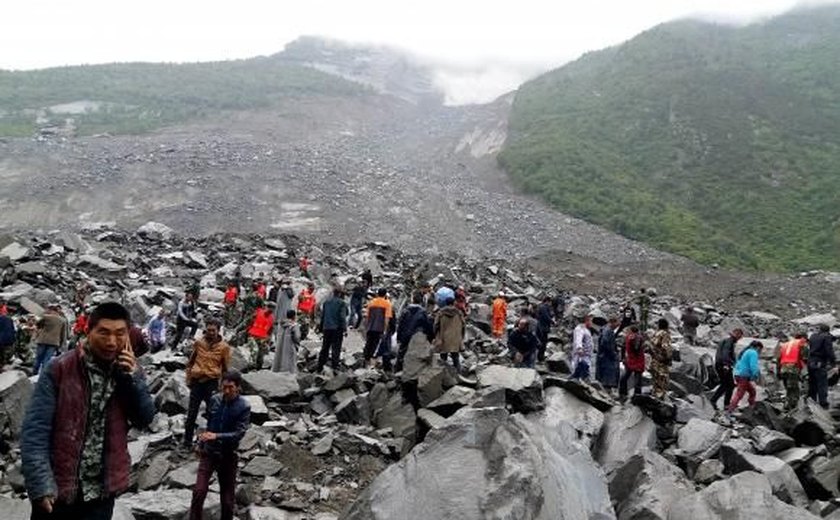 Deslizamento de terra deixa pelo menos 120 desaparecidos na China