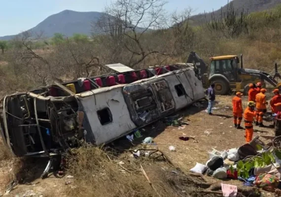 Motorista de acidente com ônibus de romeiros sobrevive, mas permanece em estado grave