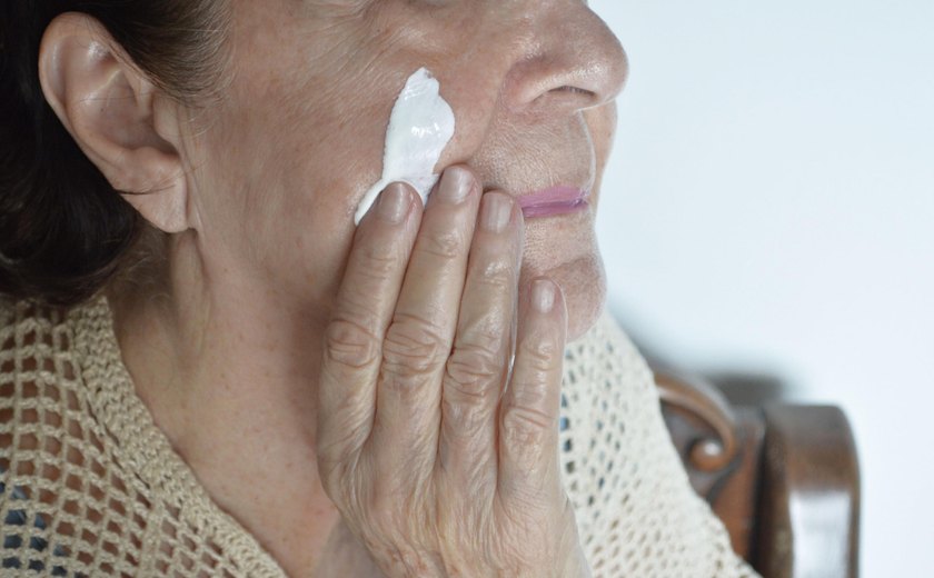 Dermatologista orienta sobre cuidados para evitar câncer de pele no verão