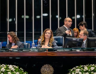 Senadora lidera ranking  de propostas apresentadas