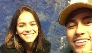 Neymar deixa parças de lado e pega cineminha com Bruna Marquezine e filho Davi Lucca